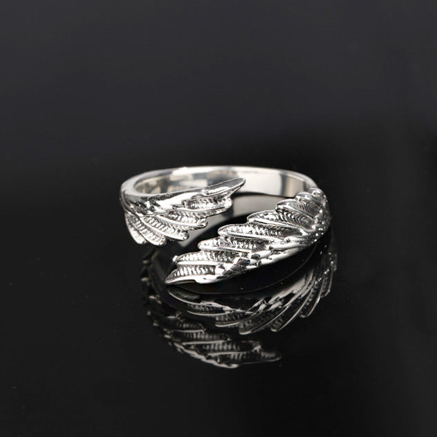 A close-up of a 925 sterling silver unisex ring from the open-wing set, featuring an intricate feather design.