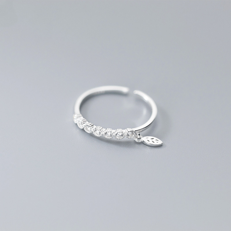 A dainty 925 sterling silver ring with a leaf charm and sparkling cubic zirconia gemstones, part of an adjustable 5-piece gift set for women.