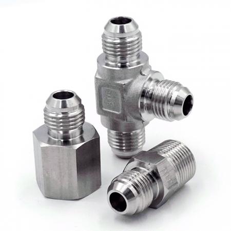 JIC 37° Flare-Hydraulikarmaturen - JIC 37° Flare-Fittings zeigen die Konfigurationen von Union-T-Stück (Männlich JIC x Männlich JIC x Männlich JIC), Männlich-Verbinder (Männlich JIC x Männlich PT/NPT) und Weiblich-Verbinder (Männlich JIC x Weiblich PT/NPT).