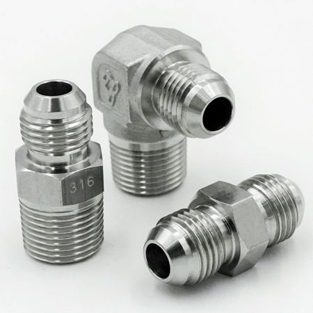 JIS 30° Flare-Hydraulikarmaturen - JIS 30-Grad Flare-Fittings zeigt die Formen des männlichen Anschlusses (männlich JIS x männlich PT/NPT), des männlichen Ellbogens (männlich JIS x männlich PT/NPT) und der Verbindung (männlich JIS x männlich JIS).