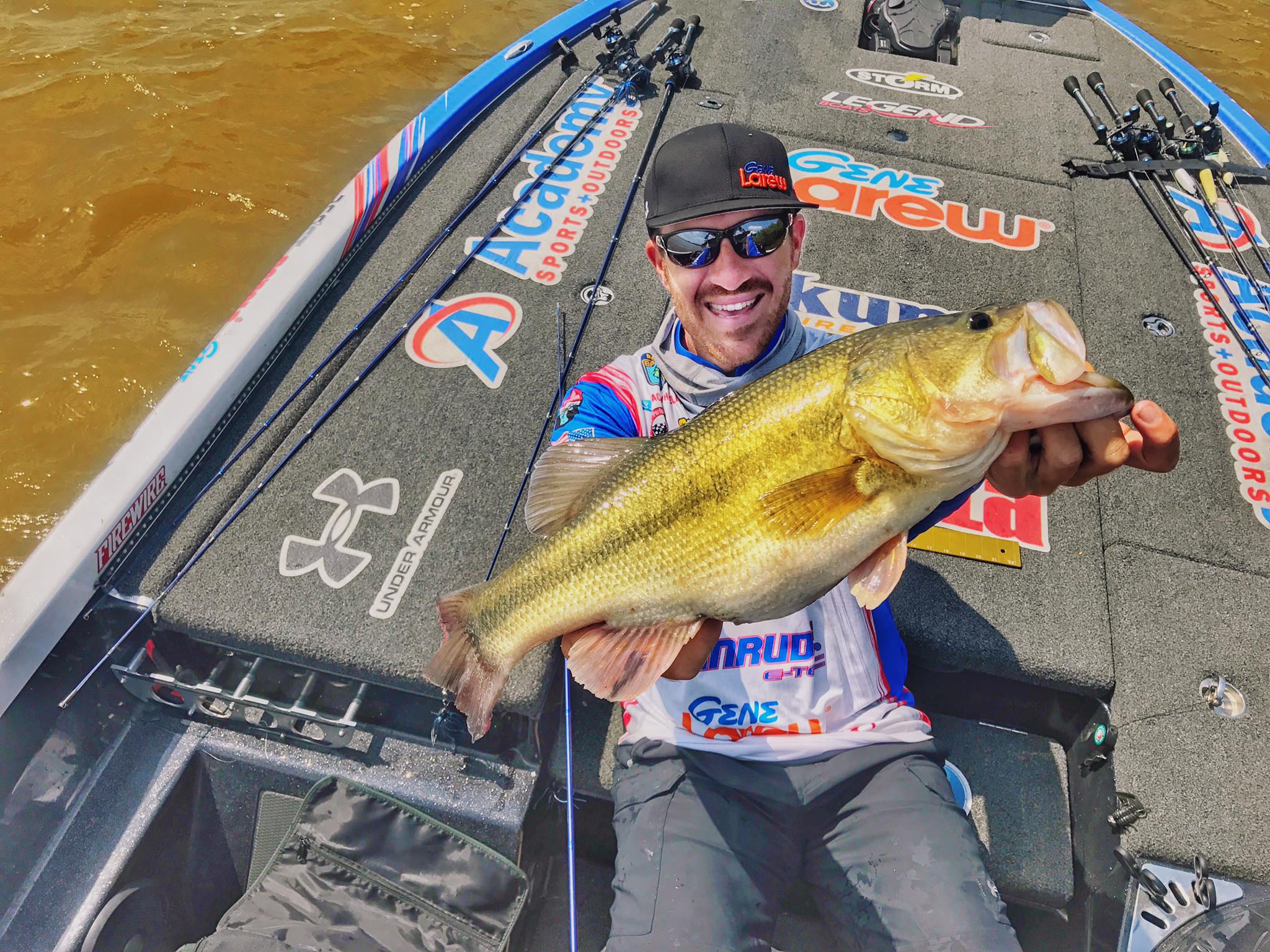 Personal profesional: Jacob Wheeler inicia el torneo de pesca Bass Elite