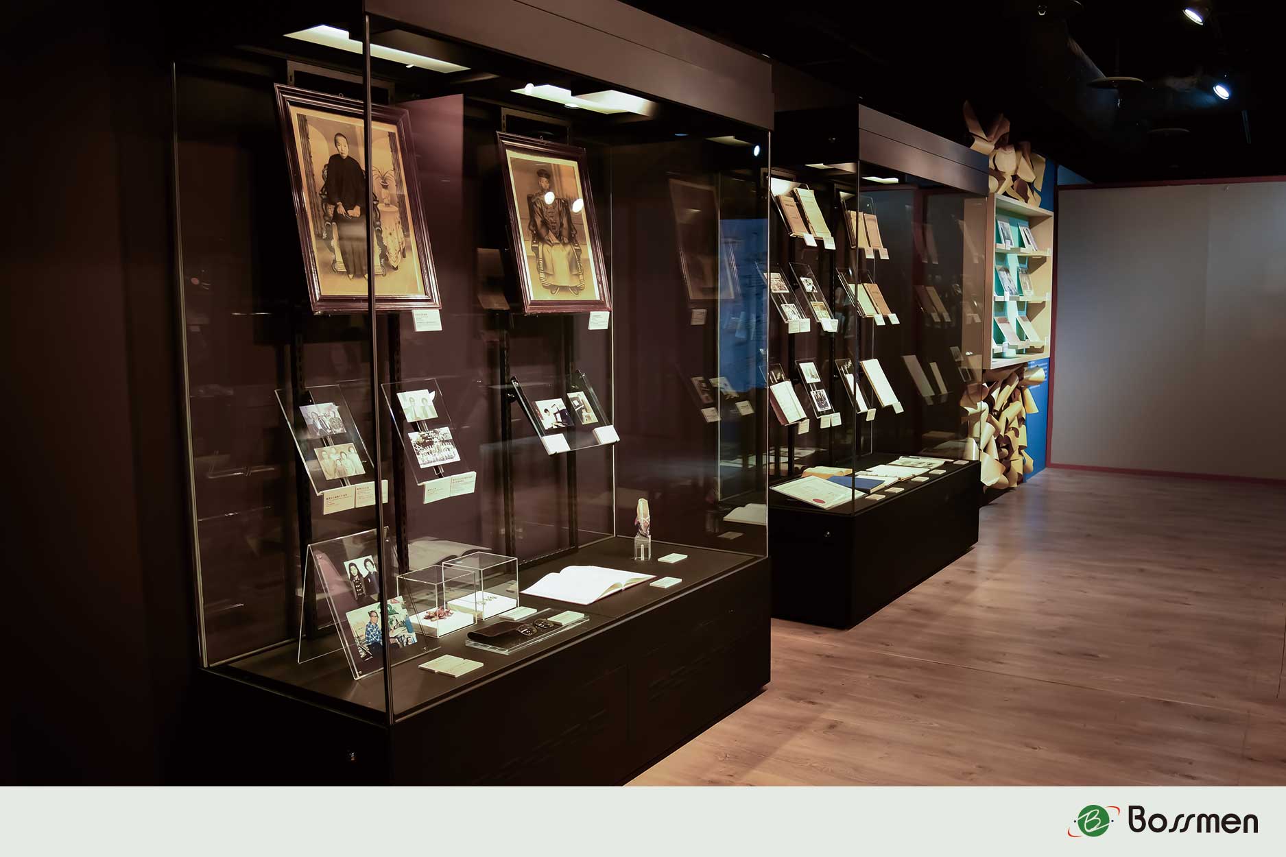 90度开门展柜 | 台湾高品质90度开门展柜制造商 | 博士門股份有限公司