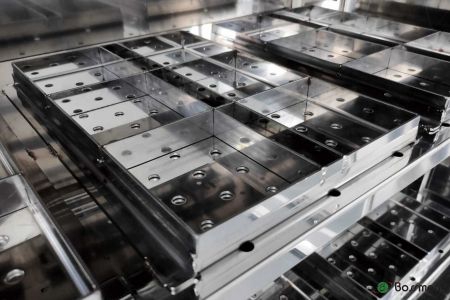 BM1356-2 Drill bit moisture-proof cabinet with non-toxic moisture-absorbing material.