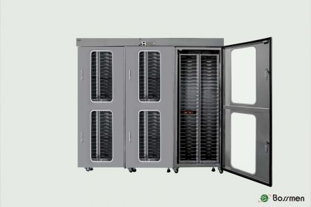 無塵氮氣光罩儲放櫃，可容納 168PCS光罩，這樣的儲位數量使其能夠應對較大規模的光罩存放需求，適合高負載的使用場景。