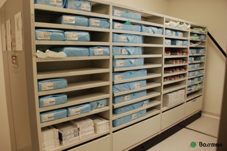 生技製藥儲存移動櫃，現代化電動驅動系統及智能控制界面，讓員工可以更輕鬆地管理與存取各類醫療、製藥物品，節省人力並提高工作效率。