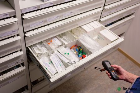 我們的生技製藥儲存移動櫃是專為生技與製藥行業量身打造的高效儲存解決方案。