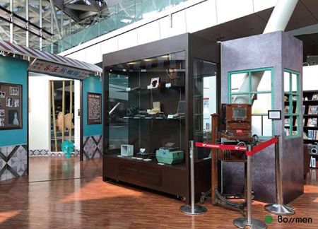 BOSSMEN halfen bei der Eröffnung der Ausstellung "Seeing Hakka Collections", die Hakka-Schätze zeigt.