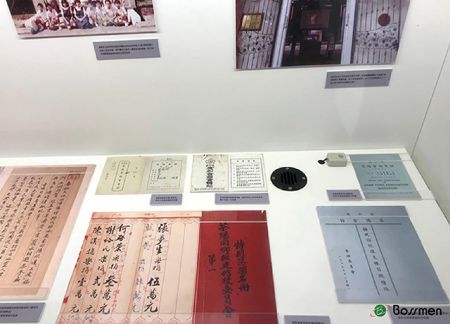 BOSSMEN kuratiert Ausstellungen mit Geschichten, die Bildung, Unterhaltung und Ästhetik verbinden.