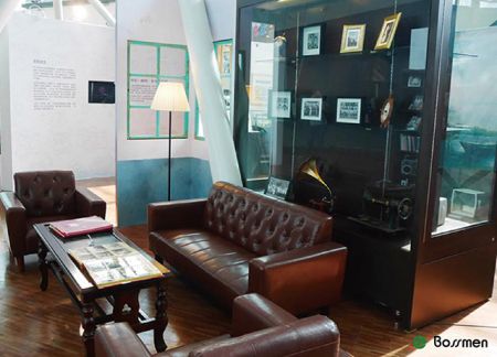 Das Kuratorenteam von Artsave erstellt ansprechende, mehrschichtige Ausstellungen, die Bildung, Unterhaltung und Ästhetik verbinden.