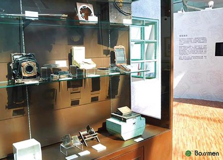 Die Ausstellung "Verbindende Übergänge" von Artsave erkundet die Geschichte und Restaurierung der Osaka Shosen Co. Taipei Branch.