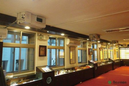 Warehouse humidity control unit, maintains stable temp and humidity.