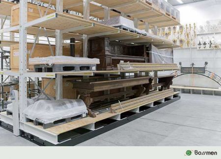 平台型移动柜 - 利用移动柜系统,博物馆能够最大化储存空间,这些柜子通过在单一通道内的移动,显著提高储存容量,同时有效保护文物、档案管理,并优化文物管理空间。