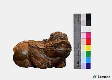 BOSSMEN fängt das Wesen von Artefakten mit professioneller Fotografie ein.