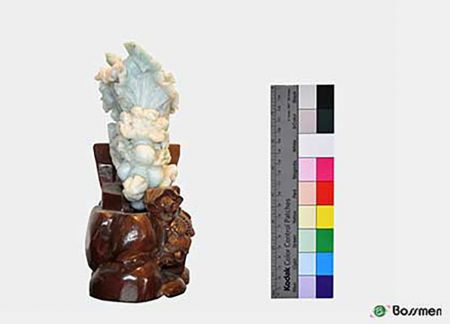 BOSSMEN sử dụng các góc độ và ánh sáng chính xác để tiết lộ màu sắc và kết cấu thật sự của các hiện vật.