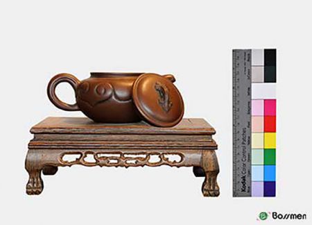 BOSSMEN định vị bảng màu và thang đo mà không làm che khuất hiện vật.