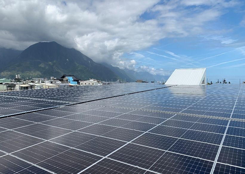 第一電阻在工廠屋頂安裝了太陽能發電系統。