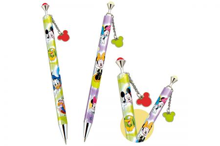 彩色琺瑯吊飾搭配全彩電鍍轉印原子筆。