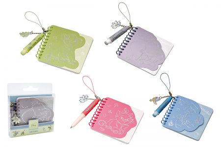 客製化迷你吊飾原子筆與筆記本文具組。