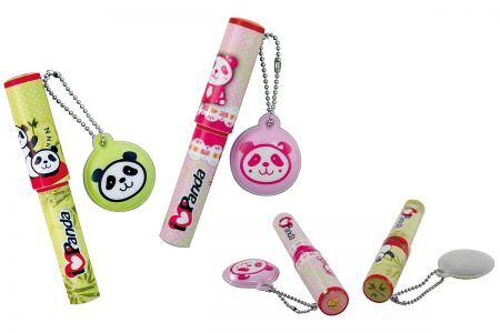 授權角色擦拭布吊飾口袋筆。