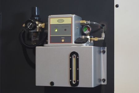 Szalagfűrész gép ködpermet kenőrendszere - A csődaraboláshoz ajánlott, ködpermet kenőrendszer tiszta és hatékony.