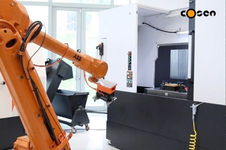 Scie à ruban collaborant avec le centre d'usinage CNC - Laissez votre scie à ruban et votre centre d'usinage CNC communiquer et réaliser une usine sans surveillance.