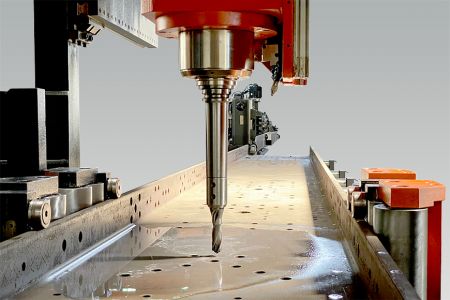 Bandsaw Collaborating with Drilling Machine - Cut and drill within one production line for steel beams, aluminum profiles and structural steels. Fast and accurate.