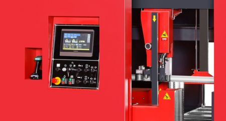 Scan & Saisie des données dans la machine à scie à ruban - Notre machine est équipée d'options de scanner portable ou fixe, qui accepte soit un code-barres, soit un code QR.