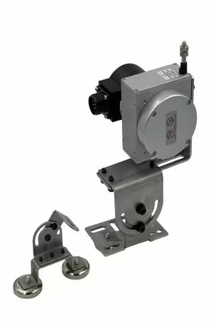 Installation du support de montage du capteur - Nos capteurs peuvent être installés sur différents types de machines via des supports de fixation réglables.
