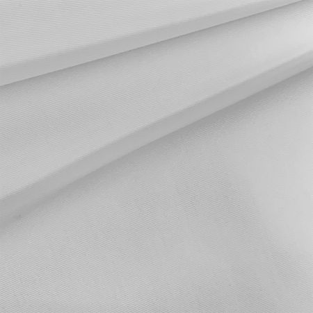 Polyester-Strickstoff kombiniert Haltbarkeit und Komfort.