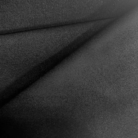 Jersey elastis terbuat dari benang nilon daur ulang matte, yang merupakan bahan ramah lingkungan