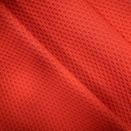 पॉलीप्रोपीलीन डबल लेयर हनीकोम्ब निट्स कपड़ा - पॉलीप्रोपीलीन डबल-साइडेड हनीकोम्ब बुना हुआ कपड़ा हल्का वजन और उच्च शक्ति के फायदों से है।