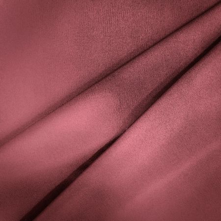 La tela de nylon X-tend de Hong Li es relativamente ligera y liviana
