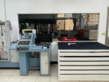 专门用于进行品质保证和品质控制的环境控制室。在品保室中,产品或材料的品质特性和规格被检测、评估和确保,以确保符合客户需求和标准。