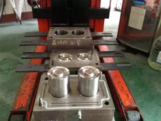 圧縮成形型