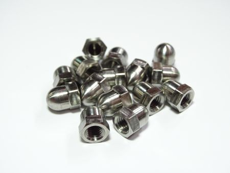 Tuercas de tapa con cúpula hexagonal de titanio