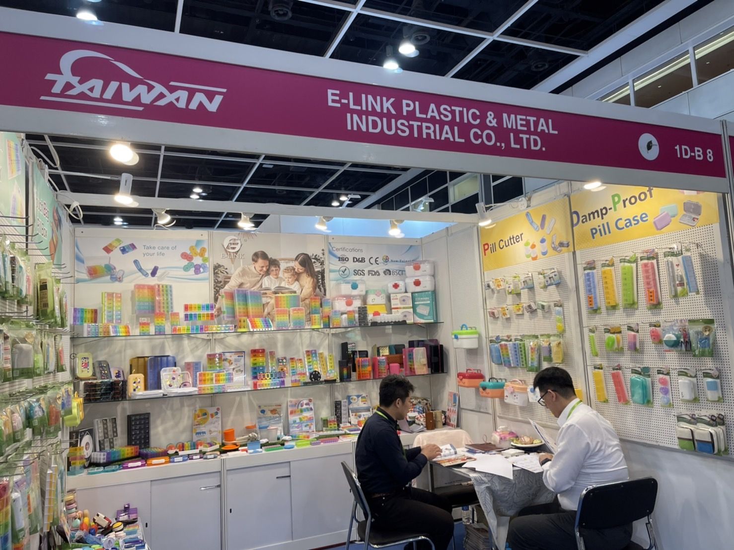 E-link presents all pill cases during the show.