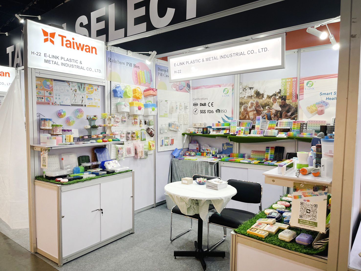 E-link is presenting medicine box to new customer in trade show.