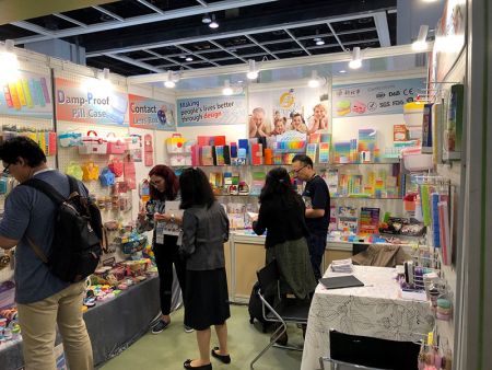 Comprador estrangeiro visita nosso estande em HK.