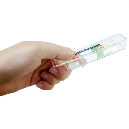 Uso del contenitore portatile per pillole.