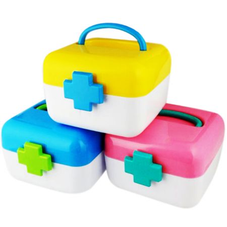 Individuell bedruckte Erste-Hilfe-Box.