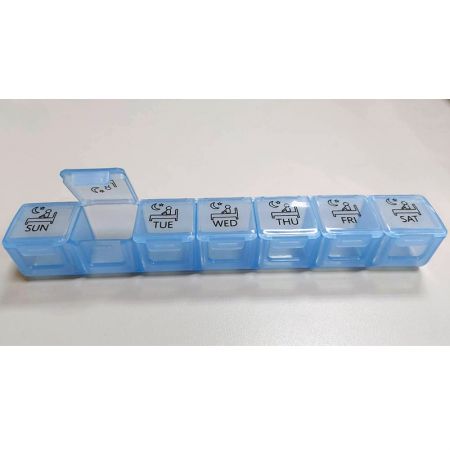 Boîte à pilules avec boîtier extérieur ouvert.