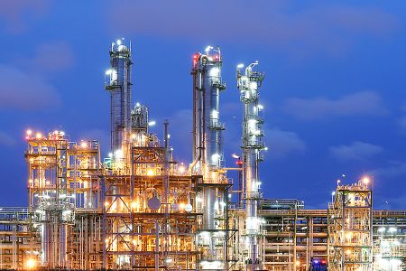 Petrochemicals: Kingdom valves handle various hydrocarbons and corrosive media in petrochemical operations, withstanding extreme pressure and temperature conditions to ensure reliable fluid control in refinery and pipeline systems.