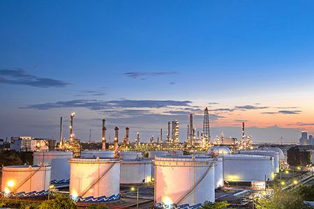Petrochemicals: Kingdom valves handle various hydrocarbons and corrosive media in petrochemical operations, withstanding extreme pressure and temperature conditions to ensure reliable fluid control in refinery and pipeline systems.