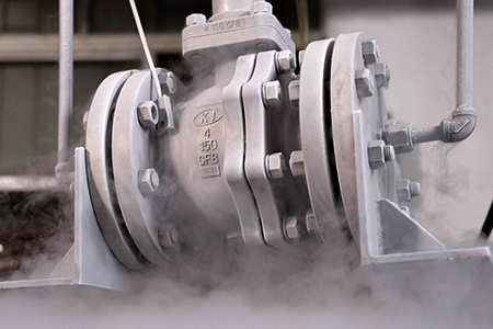 高温/低温性能試験機