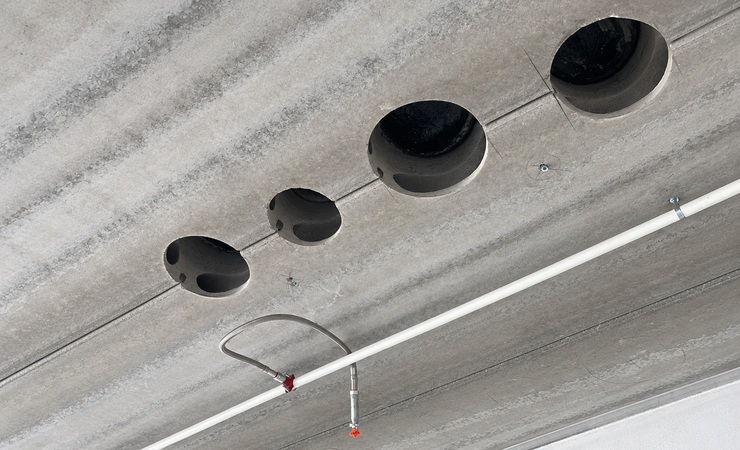 Wiercenie otworów w pustym rdzeniu płyty betonowej