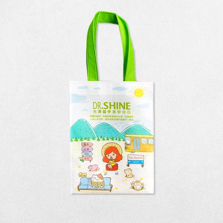 Bolsa ecológica personalizada con impresión por sublimación y costura a mano. - Bolsa ecológica personalizada con impresión por sublimación y costura doble.