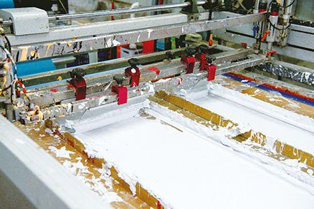 Индивидуальные многоразовые сумки с помощью нанесения шелкографии - Нанесение шелкографии на индивидуальные многоразовые сумки