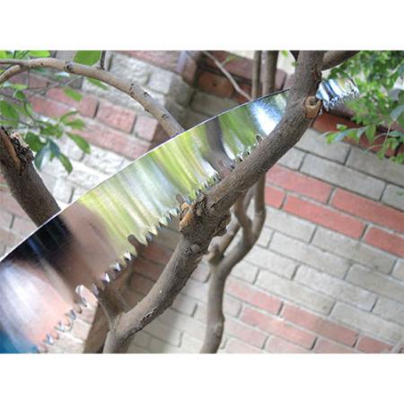 Soteck curved pruning saw with gullet teeth.