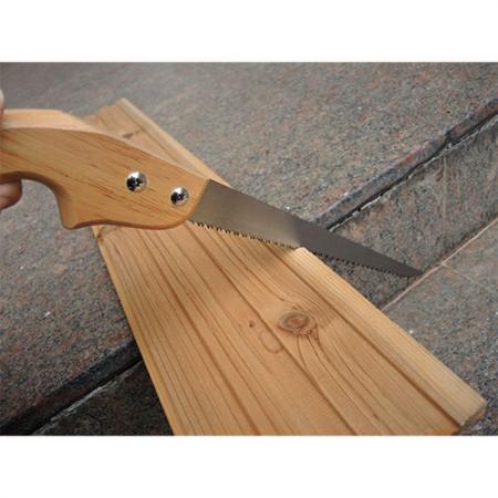Serra de Compasso com dentes endurecidos para cortar placas de madeira.