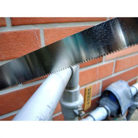 Sierra japonesa para cortar tubos de PVC